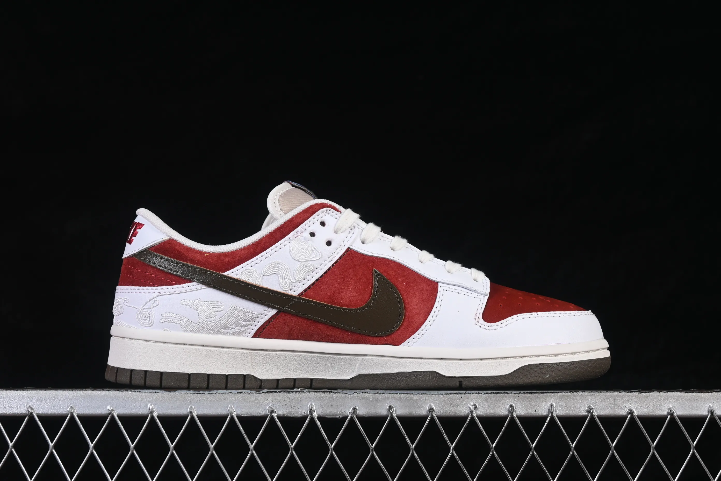 All categories Nk SB Dunk series Nk SB Dunk Low low-top sneakers Nike SB Dunk Low Year of the Horse limited low-top casual sneakers IQ1118-220